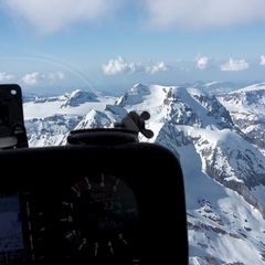 Flugwegposition um 15:09:12: Aufgenommen in der Nähe von Bezirk Surselva, Schweiz in 3872 Meter